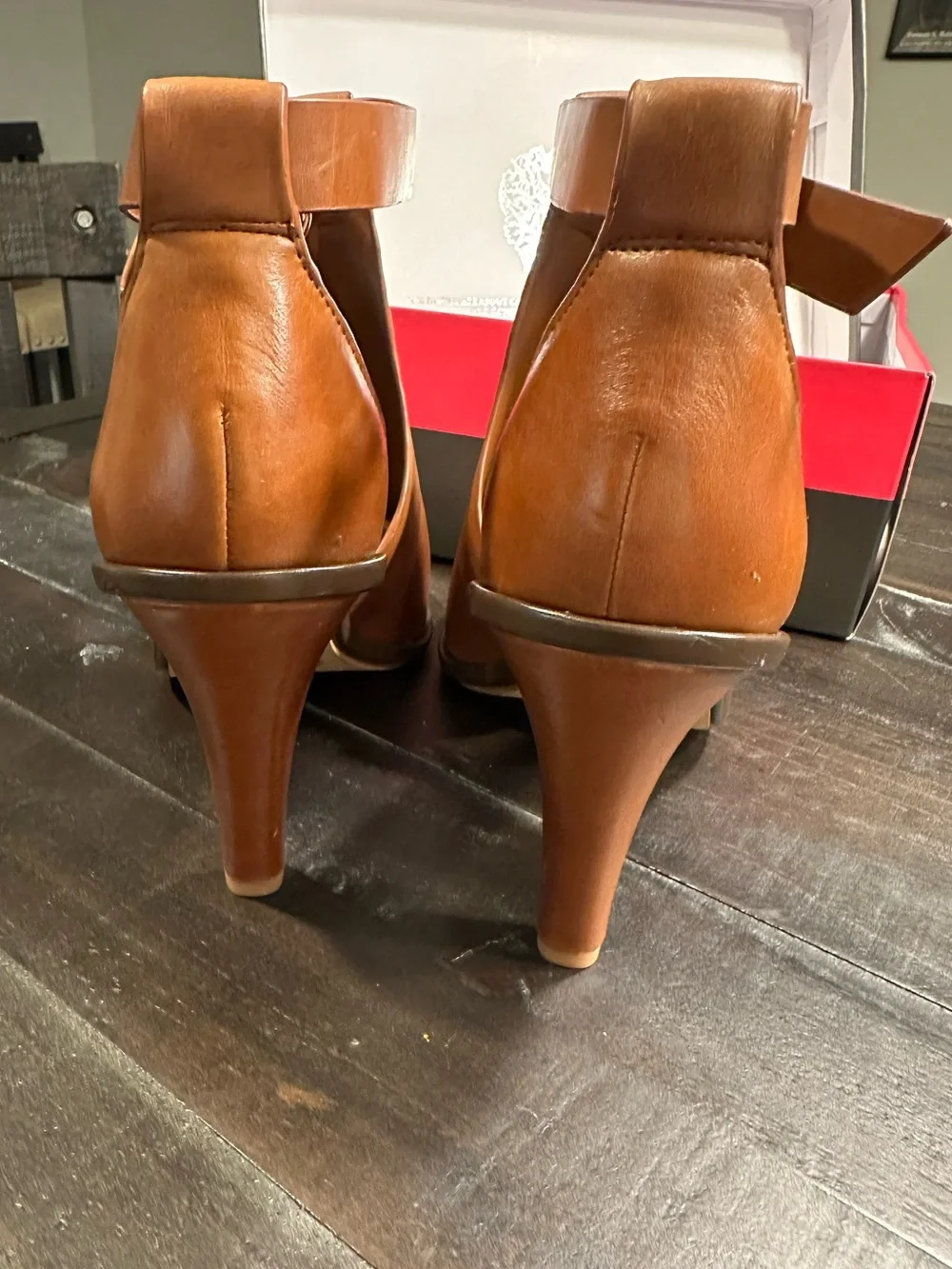 Vince Camuto elegant tan
